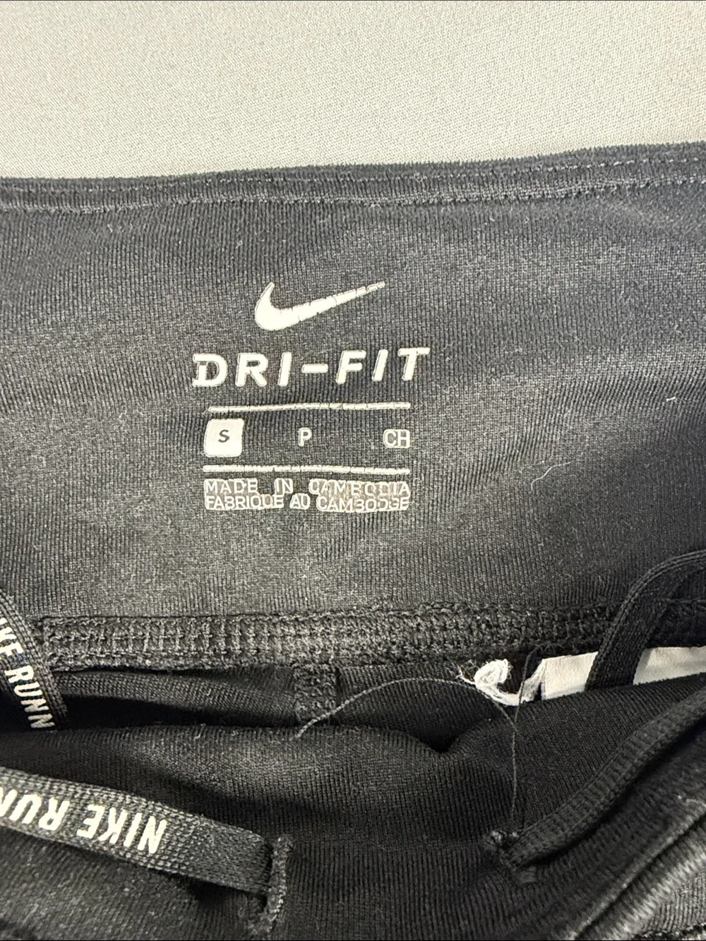 Nike Black dry fit Women’s Leggings with White Side  reflective Mosaic Print.